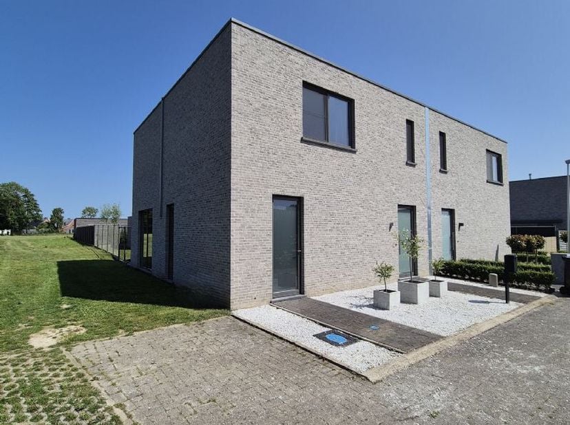 Zéér energiezuinige HOB, nieuwbouw 2020 te Elverdinge (Ieper), in een rustige doodlopende straat, residentieel gelegen en kindvriendelijk(verkoop onde